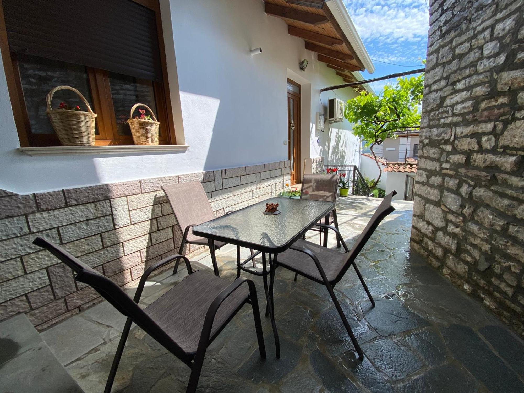 Persa * Gjirokastër